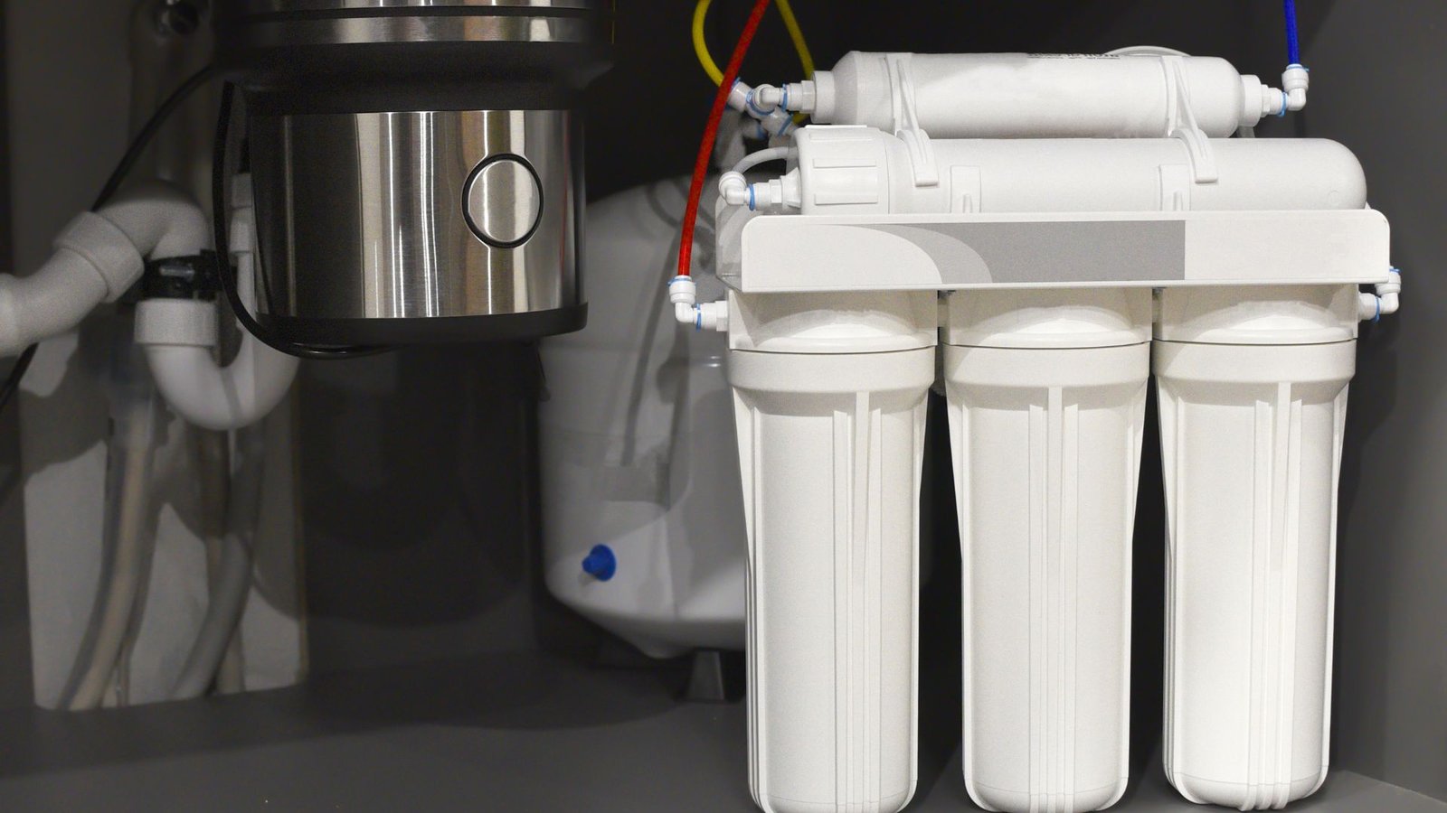 Under Sink Water Filter Reverse Osmosis System featuring four-stage filtration for clean home drinking water.